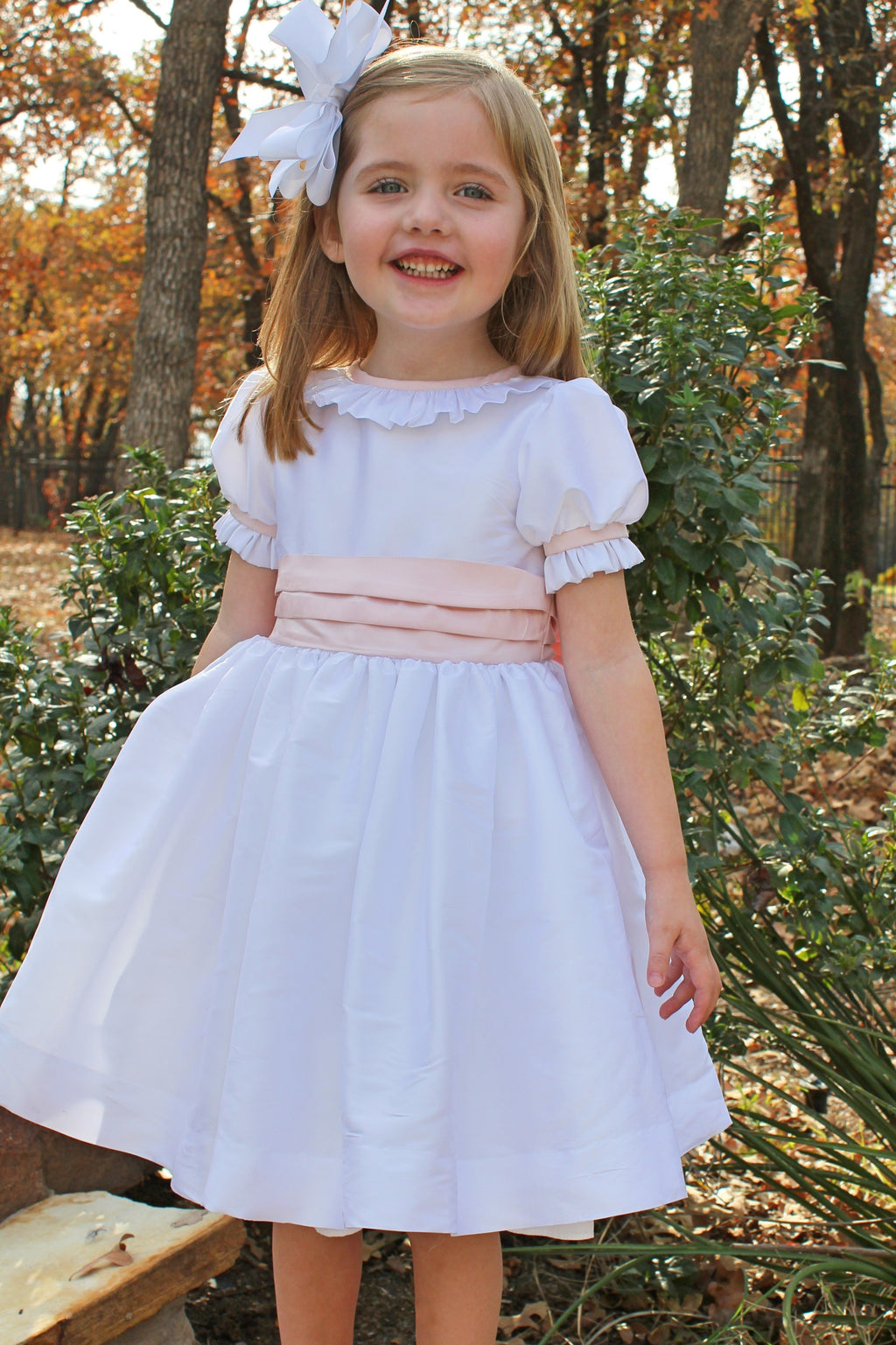 Dress with Ruffle Collar and Sleeve white/pink