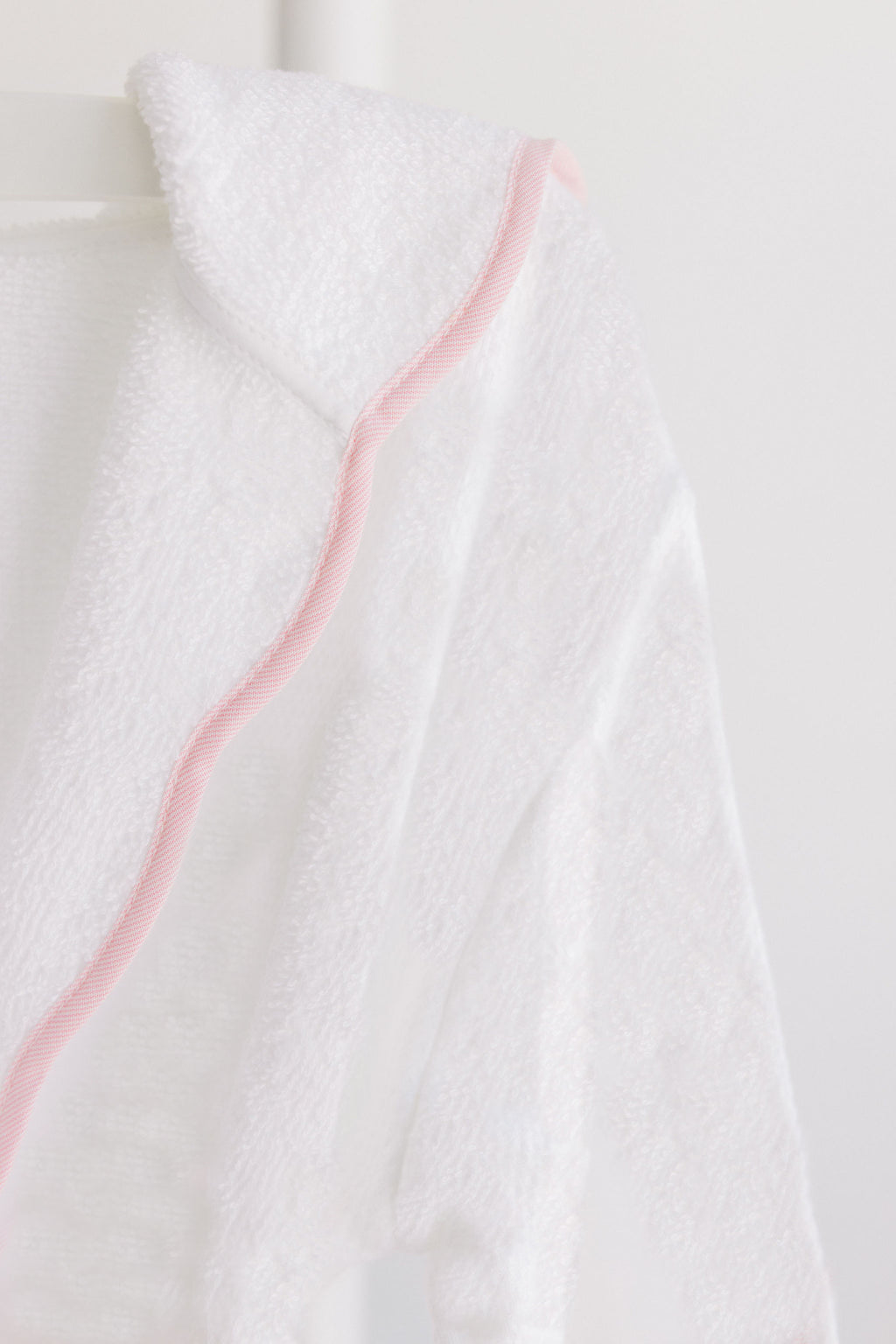 Bathrobe with pink scallop trim