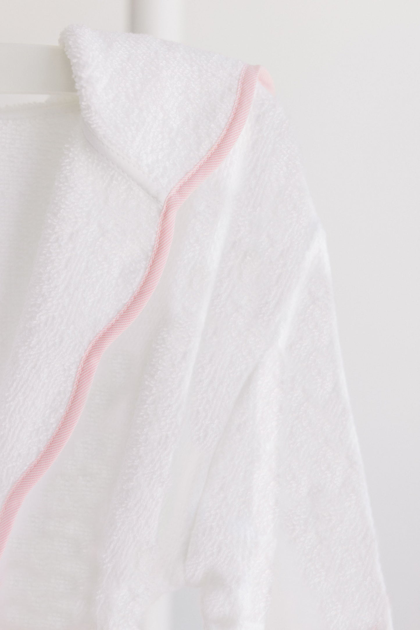 Bathrobe with pink scallop trim