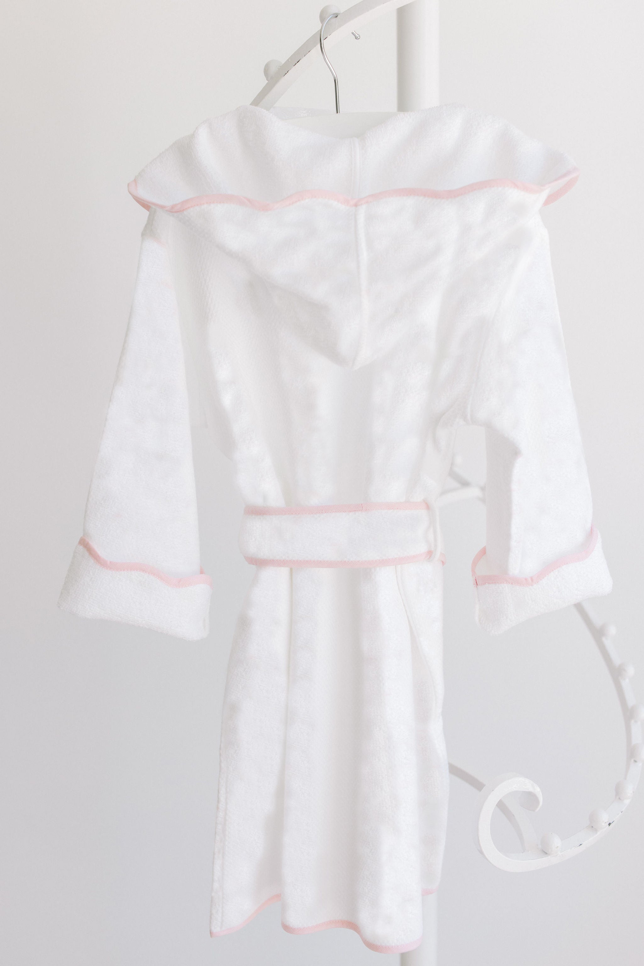 Bathrobe with pink scallop trim
